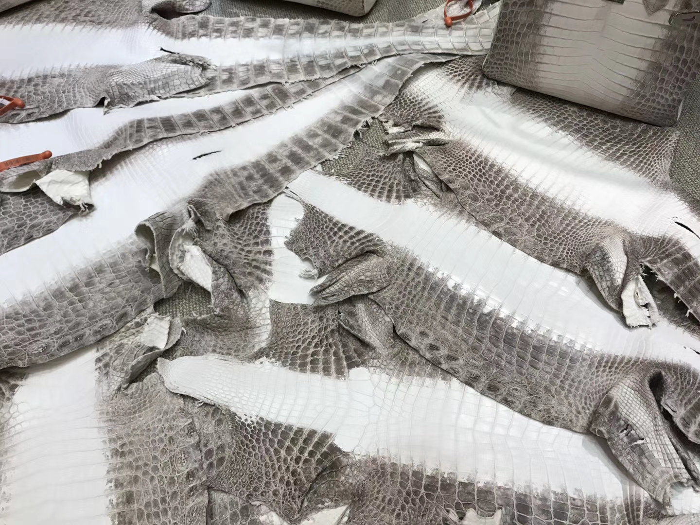Hermès（爱马仕）鳄鱼皮 3张成就一枚包包