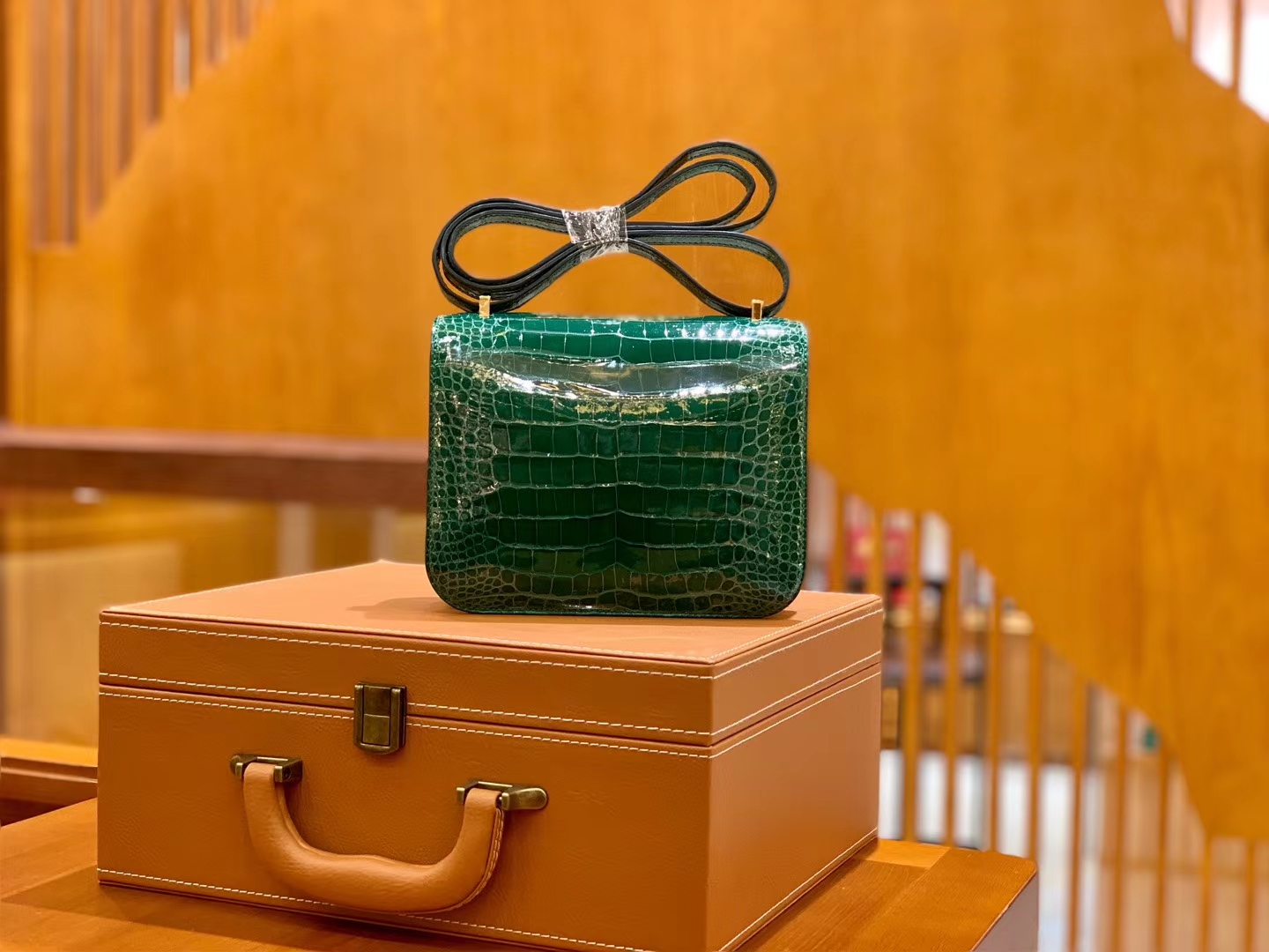Hermès（爱马仕）Constance 18cm 美洲鳄鱼皮 翡翠绿 金扣 全手工缝制 现货