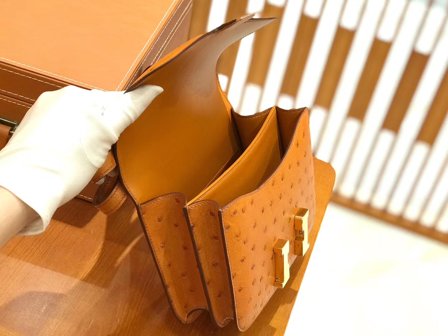 Hermès（爱马仕）Constance 18cm 太妃金 鸵鸟皮 全手工缝制 现货