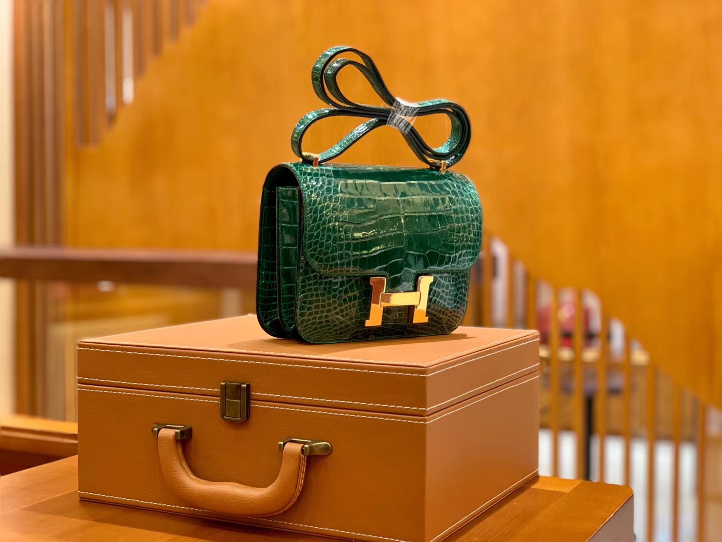 Hermès（爱马仕）Constance 18cm 美洲鳄鱼皮 翡翠绿 金扣 全手工缝制 现货