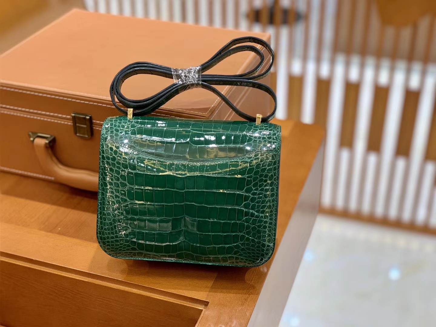 Hermès（爱马仕）Constance 18cm 美洲鳄鱼皮 翡翠绿 金扣 全手工缝制 现货