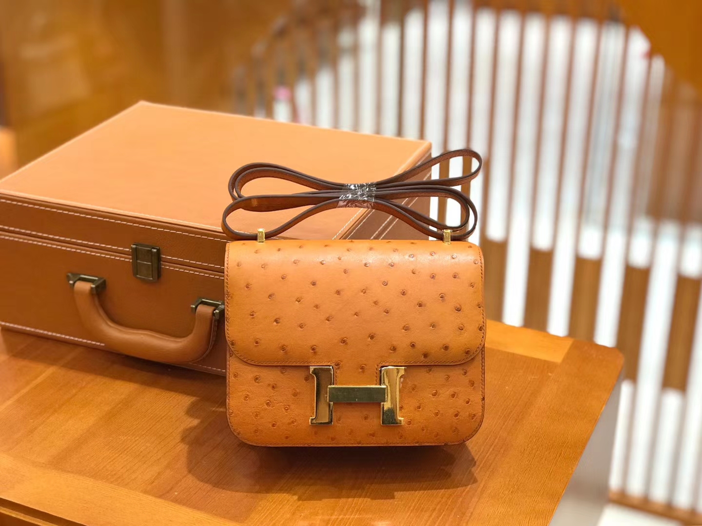 Hermès（爱马仕）Constance 18cm 太妃金 鸵鸟皮 全手工缝制 现货