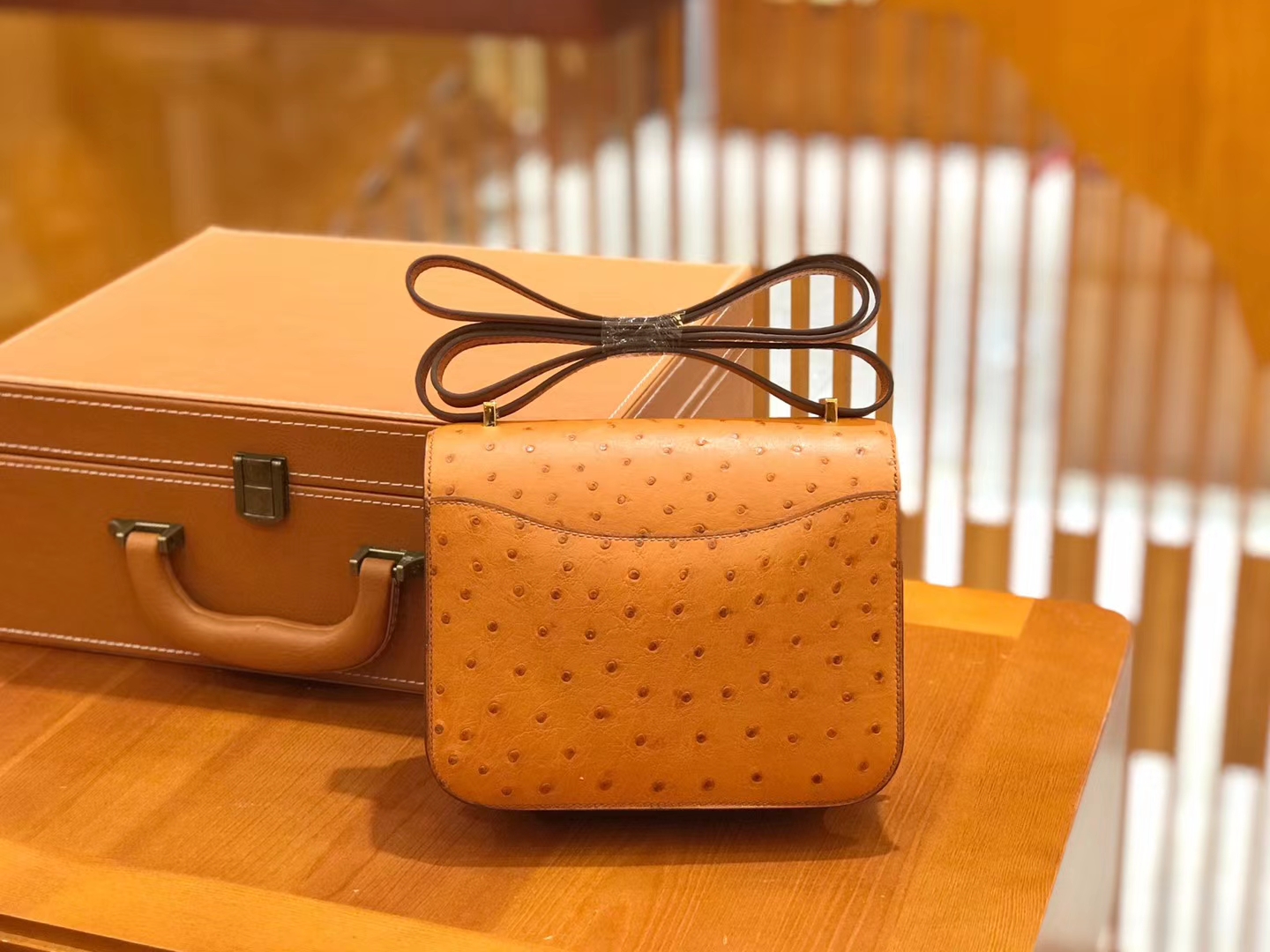 Hermès（爱马仕）Constance 18cm 太妃金 鸵鸟皮 全手工缝制 现货