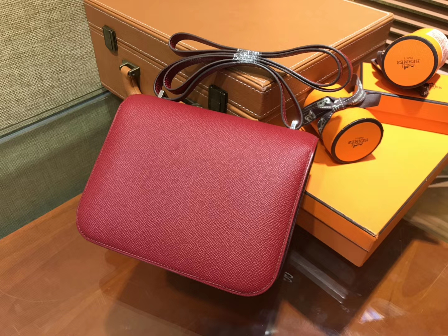 Hermès（爱马仕）Constance 18cm 石榴红 珐琅银扣 掌纹牛皮 全手工缝制 现货