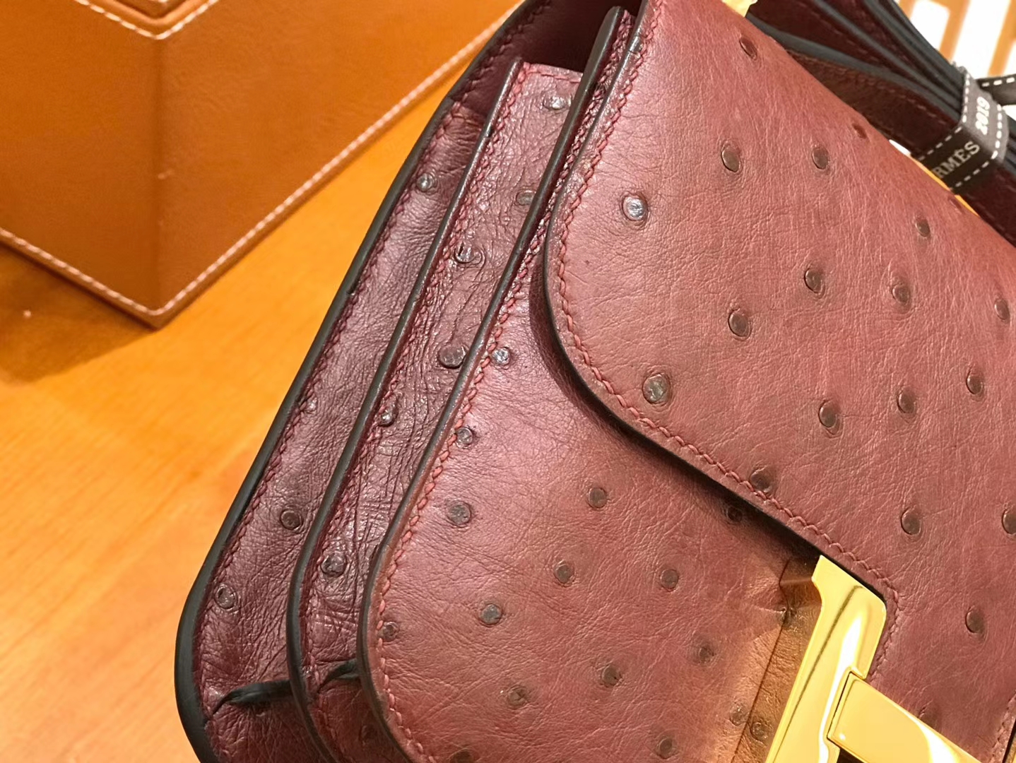 Hermès（爱马仕）Constance 康斯坦18cm 鸵鸟皮 波尔多酒红