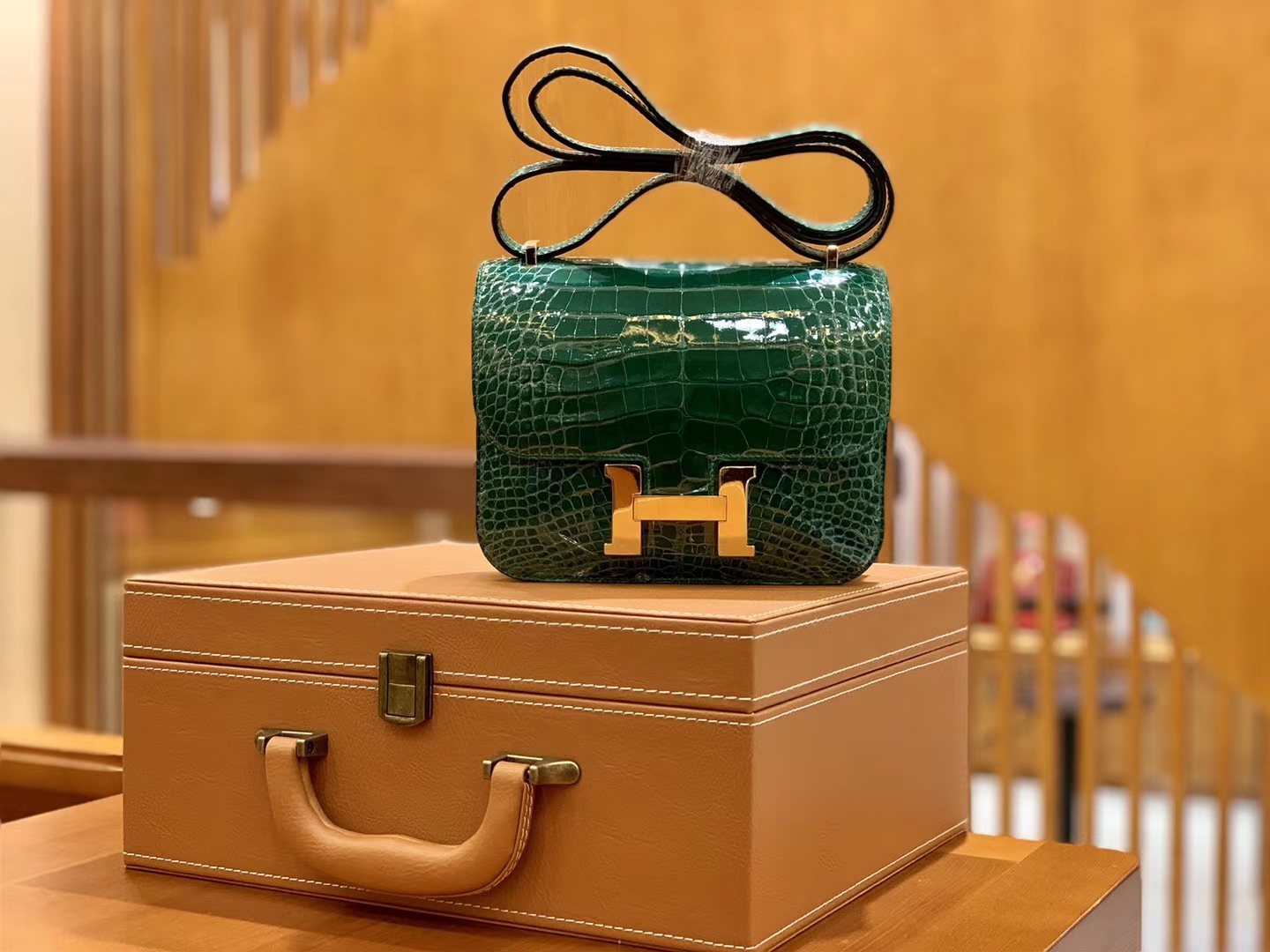 Hermès（爱马仕）Constance 18cm 美洲鳄鱼皮 翡翠绿 金扣 全手工缝制 现货