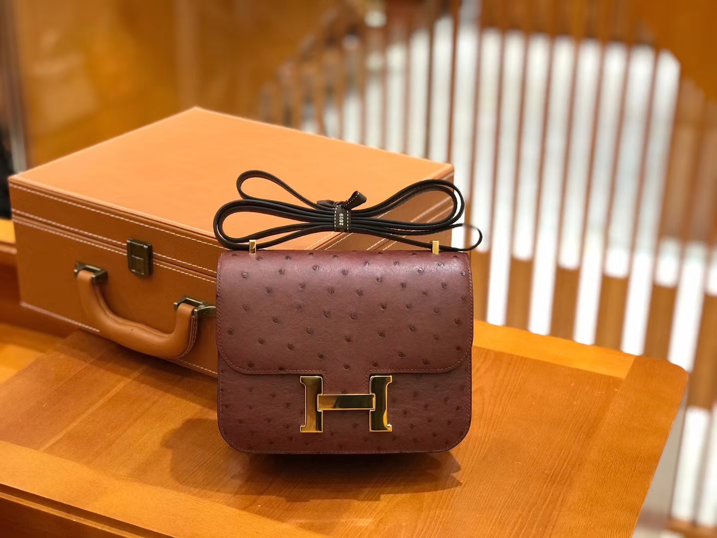 Hermès（爱马仕）Constance 康斯坦18cm 鸵鸟皮 波尔多酒红