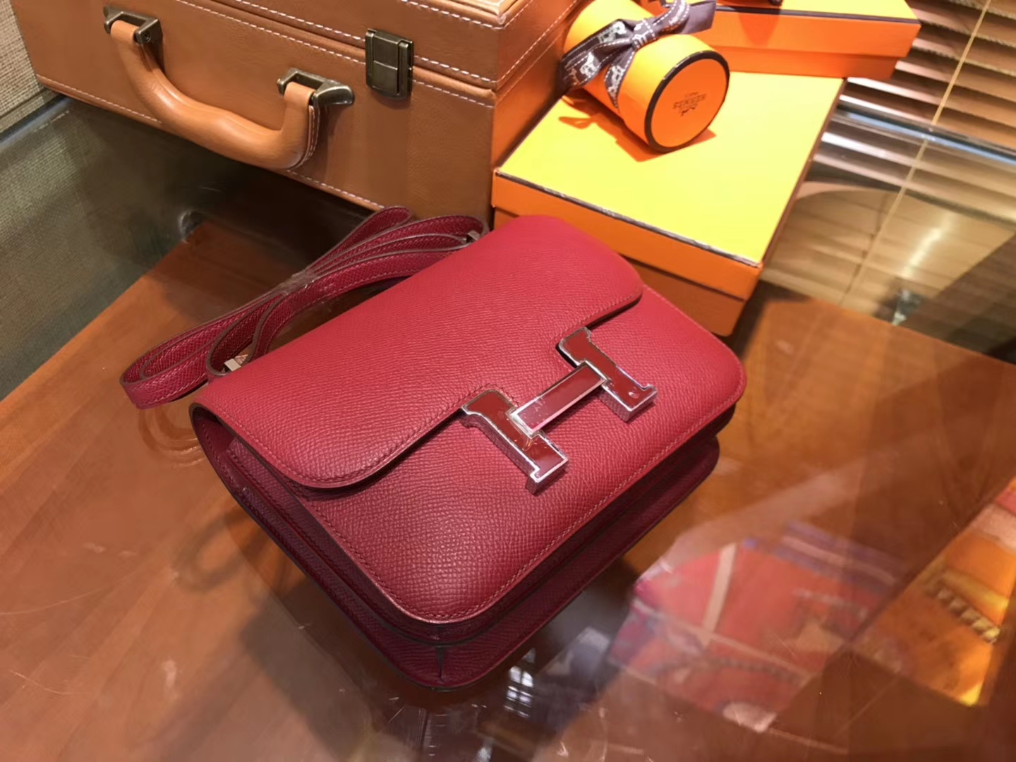 Hermès（爱马仕）Constance 18cm 石榴红 珐琅银扣 掌纹牛皮 全手工缝制 现货