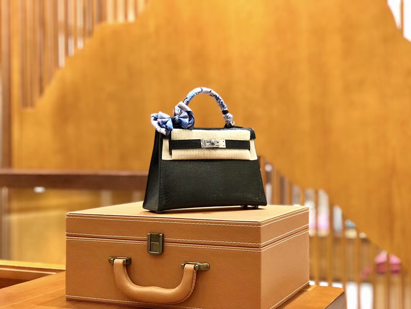 Hermès（爱马仕）新增现货 2代 19cm 南非野生蜥蜴皮 经典黑 银扣 全手工缝制