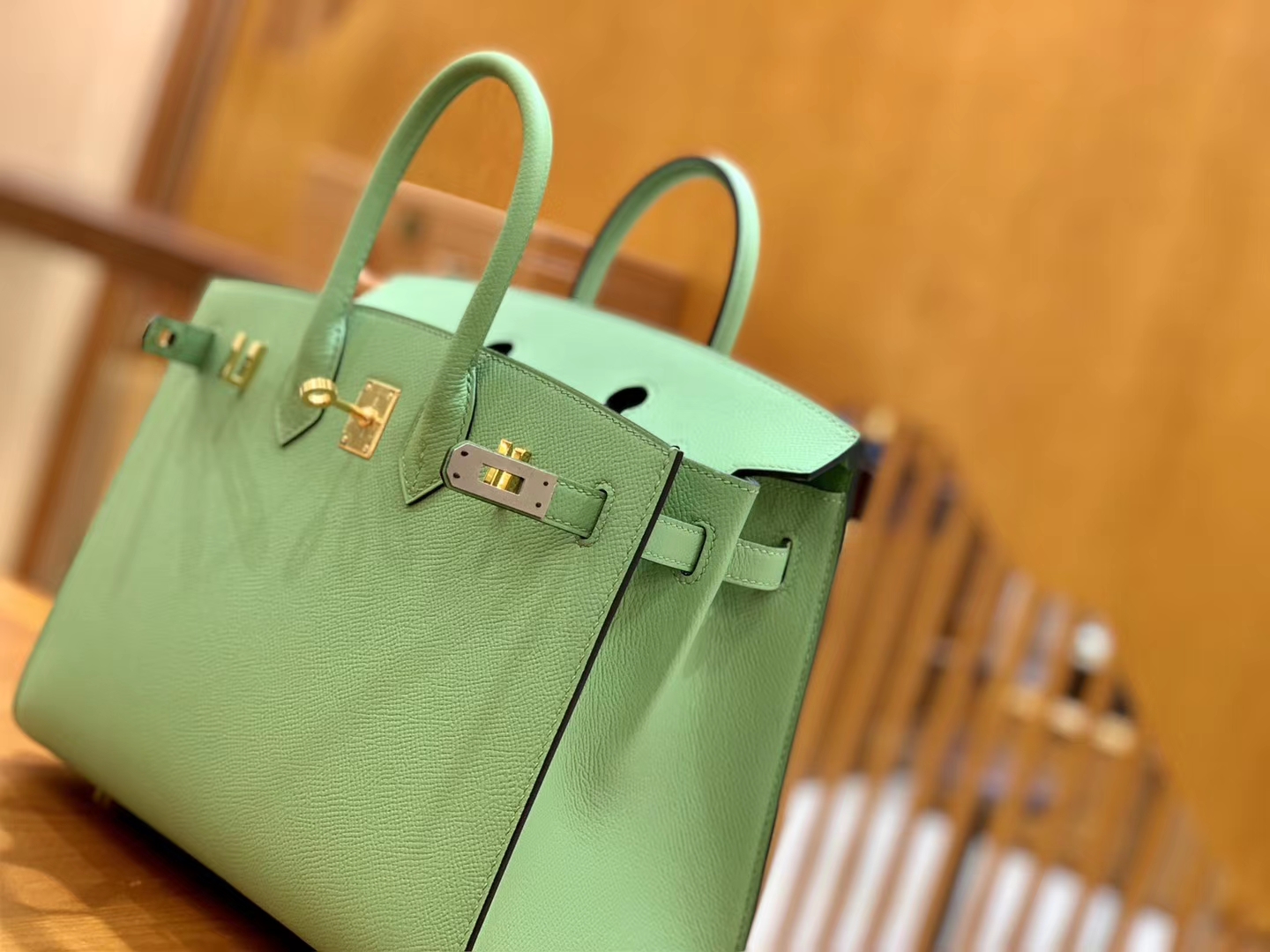 Hermès（爱马仕）Birkin 25cm 掌纹牛皮 牛油果绿 金扣 外缝