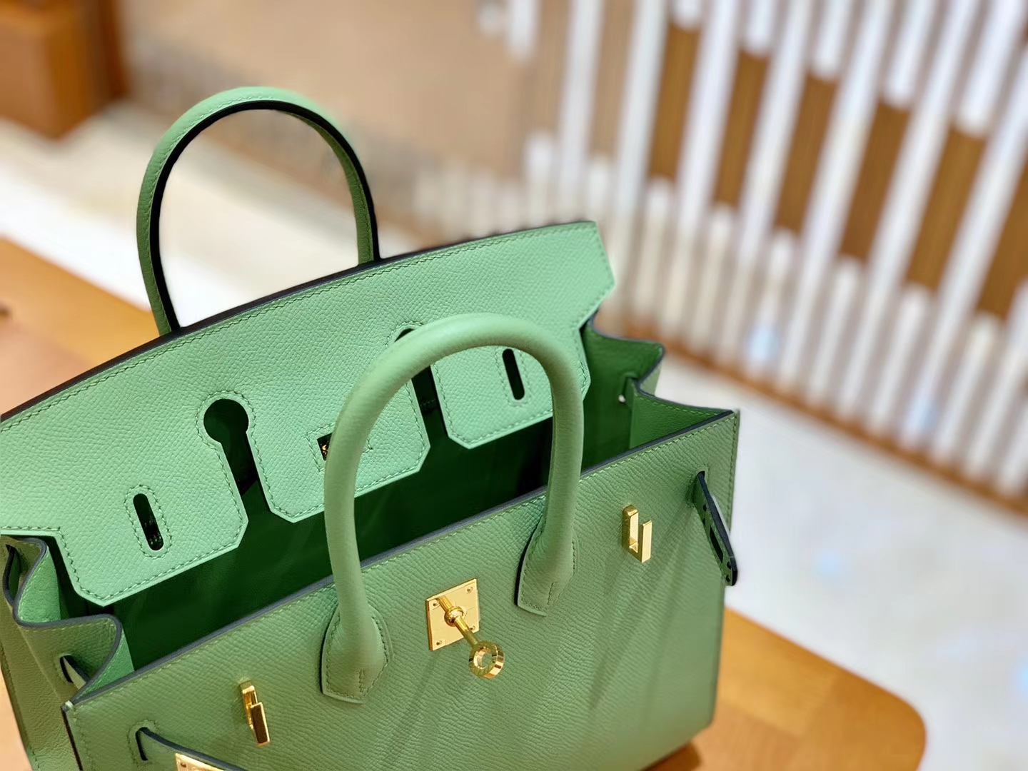 Hermès（爱马仕）Birkin 25cm 掌纹牛皮 牛油果绿 金扣 外缝