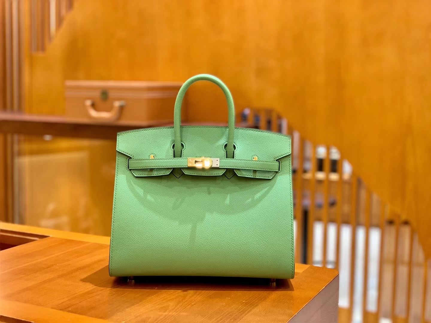 Hermès（爱马仕）Birkin 25cm 掌纹牛皮 牛油果绿 金扣 外缝