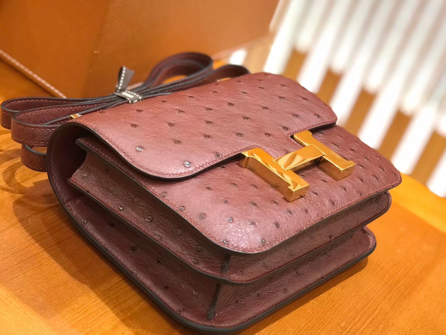 Hermès（爱马仕）Constance 康斯坦18cm 鸵鸟皮 波尔多酒红
