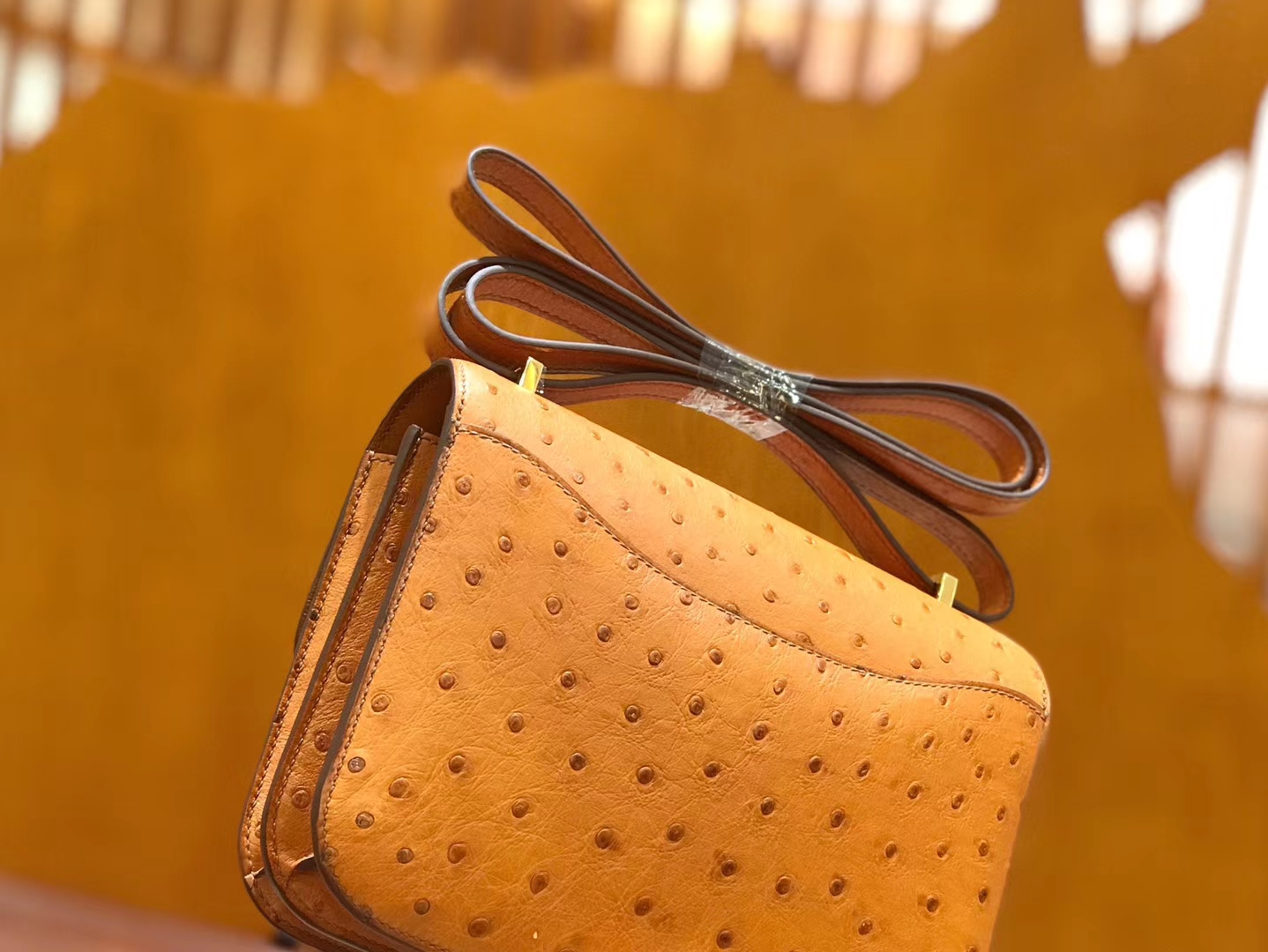Hermès（爱马仕）Constance 18cm 太妃金 鸵鸟皮 全手工缝制 现货