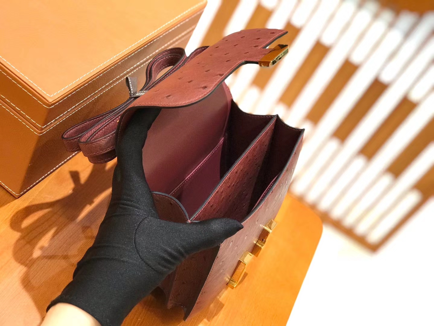 Hermès（爱马仕）Constance 康斯坦18cm 鸵鸟皮 波尔多酒红
