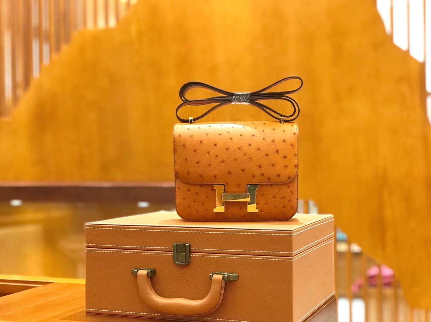 Hermès（爱马仕）Constance 18cm 太妃金 鸵鸟皮 全手工缝制 现货