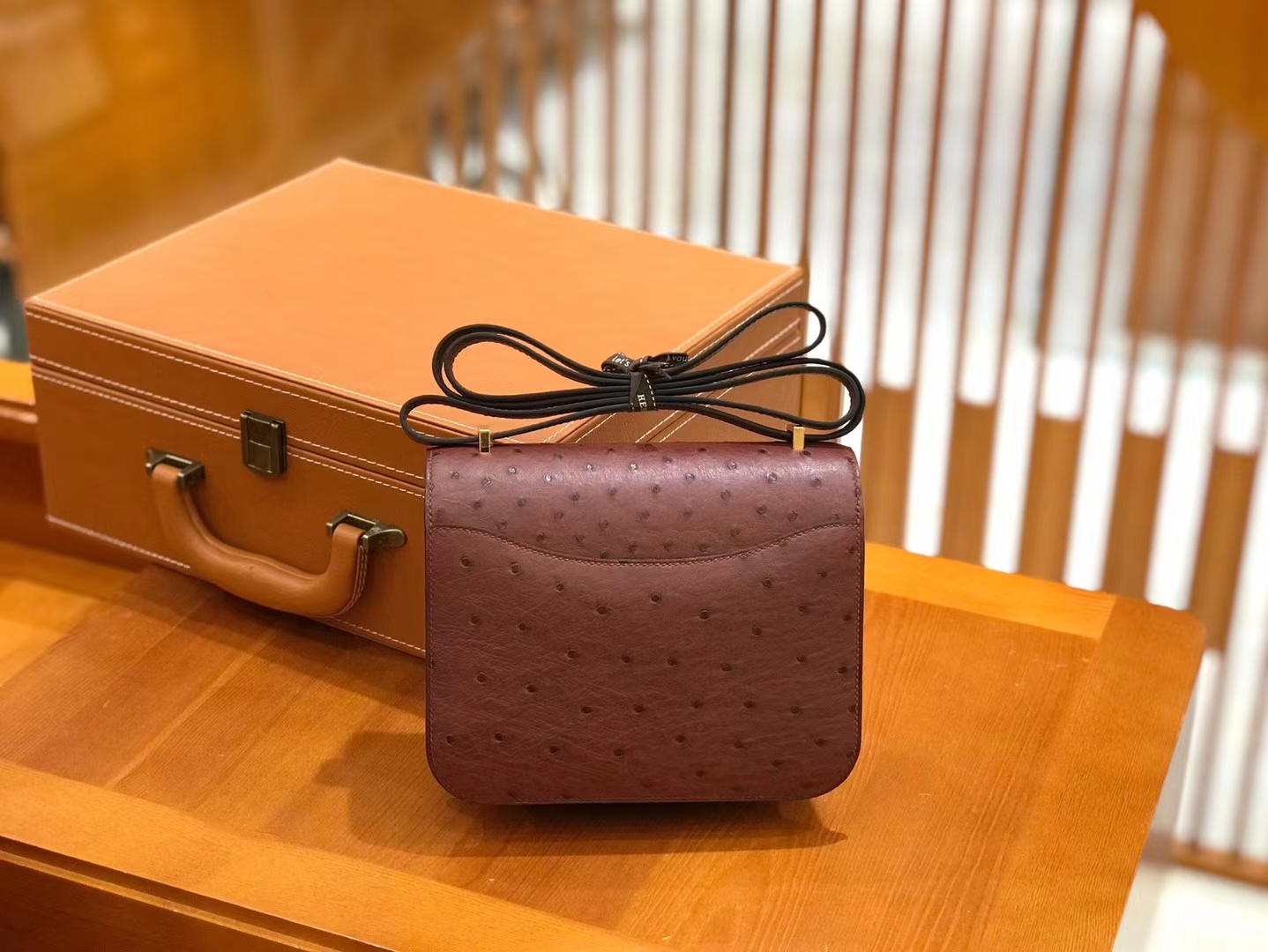 Hermès（爱马仕）Constance 康斯坦18cm 鸵鸟皮 波尔多酒红
