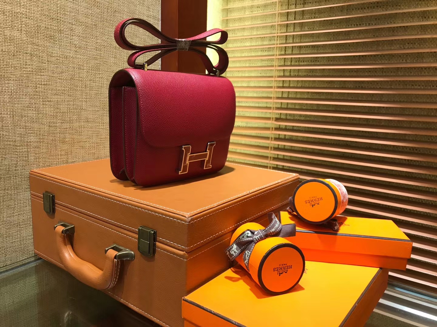 Hermès（爱马仕）Constance 18cm 石榴红 珐琅银扣 掌纹牛皮 全手工缝制 现货