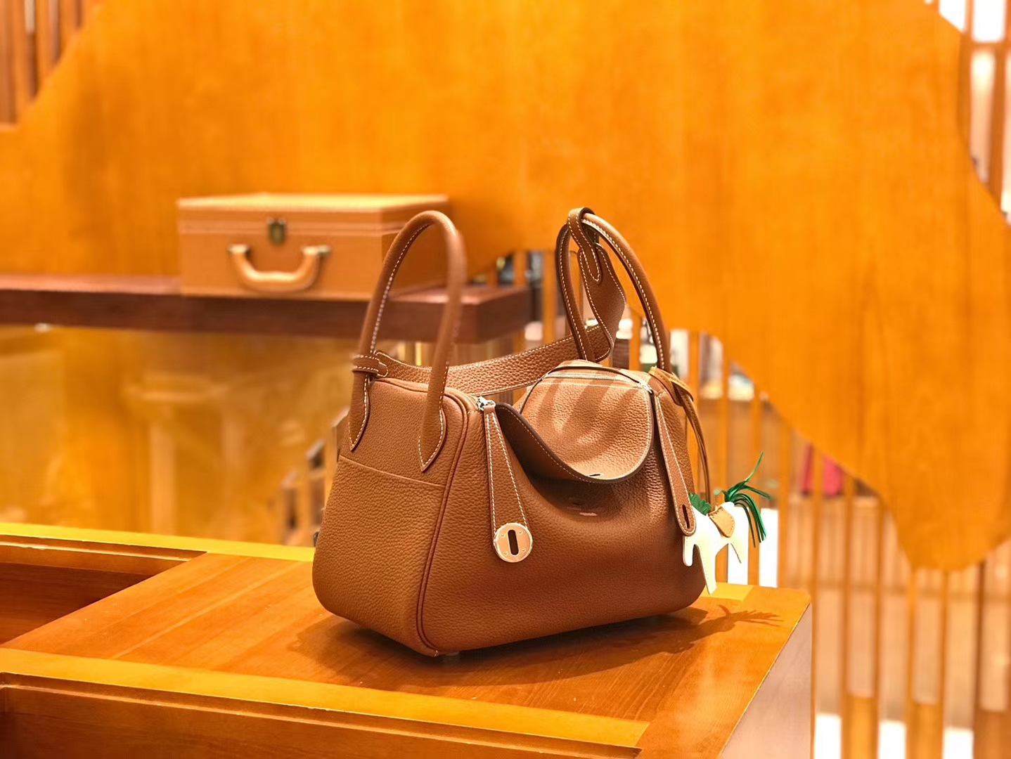Hermès（爱马仕）Lindy 琳迪包 焦糖棕 Togo牛皮 进口原料 全手工缝制 银扣 26cm