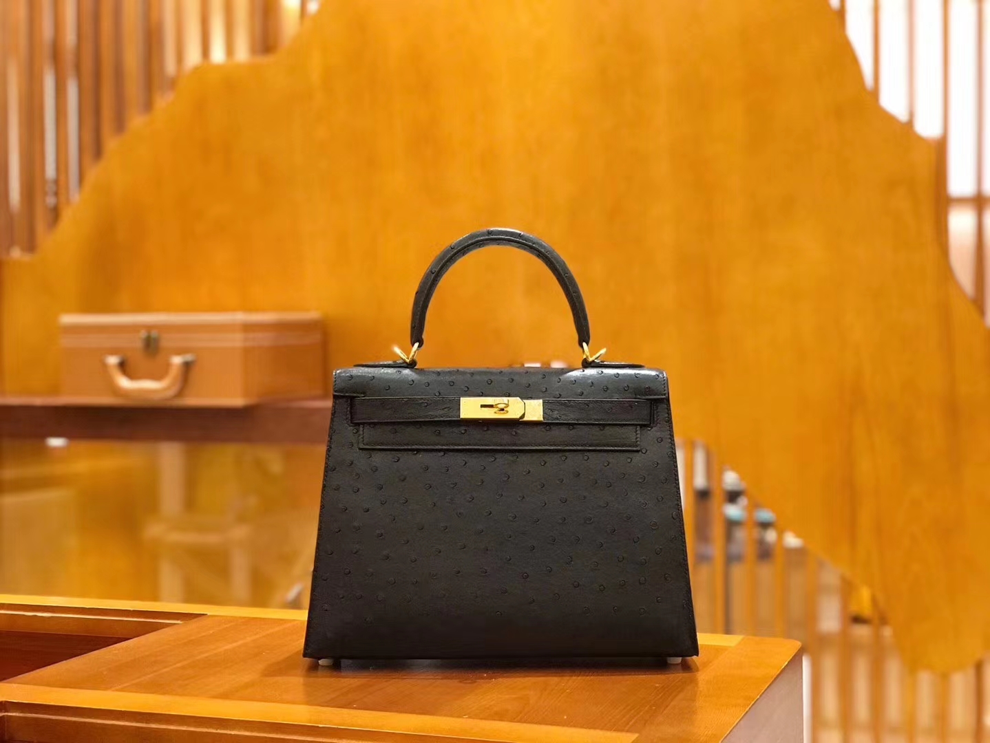 Hermès（爱马仕）Kelly 28cm 经典黑 金扣 南非kk级鸵鸟皮 原版蜜蜡线 顶级手工缝制