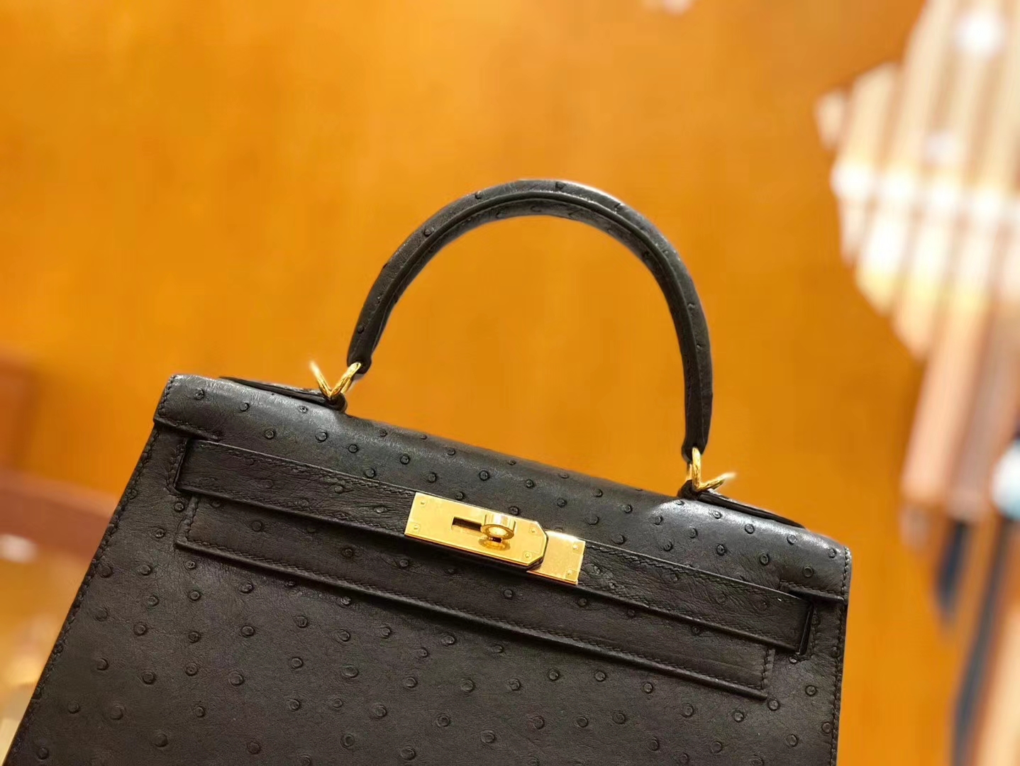 Hermès（爱马仕）Kelly 28cm 经典黑 金扣 南非kk级鸵鸟皮 原版蜜蜡线 顶级手工缝制