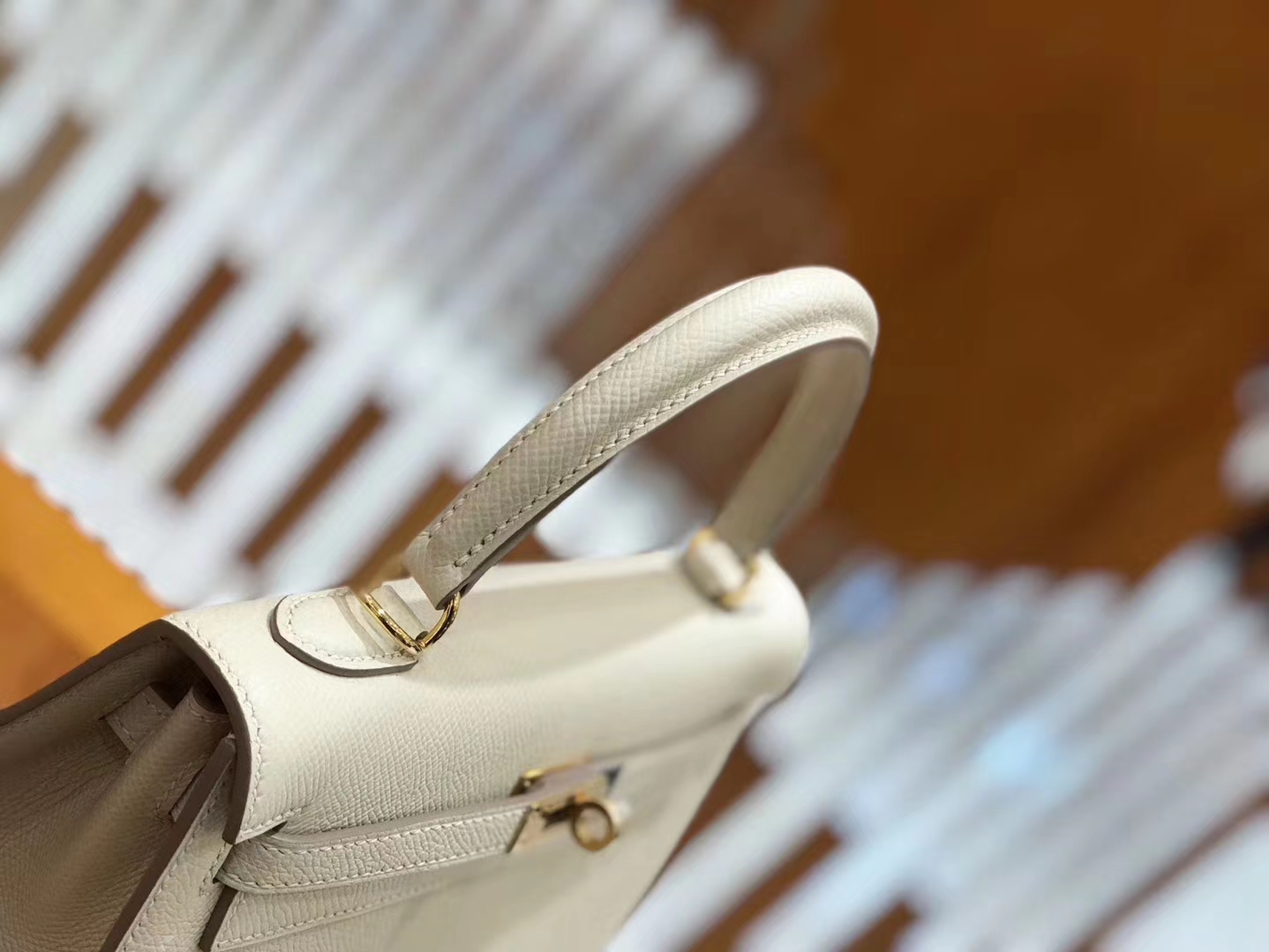Hermès（爱马仕）Kelly 25cm 奶昔白 掌纹小牛皮 金扣 原版蜜蜡线 顶级手工缝制