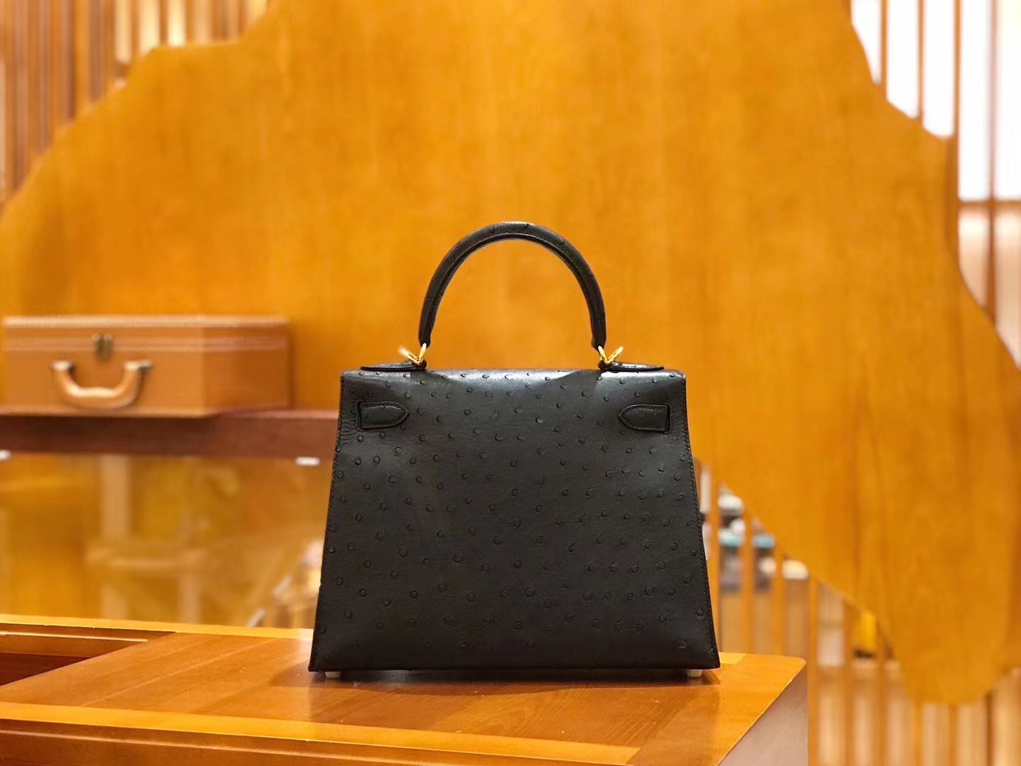 Hermès（爱马仕）Kelly 28cm 经典黑 金扣 南非kk级鸵鸟皮 原版蜜蜡线 顶级手工缝制