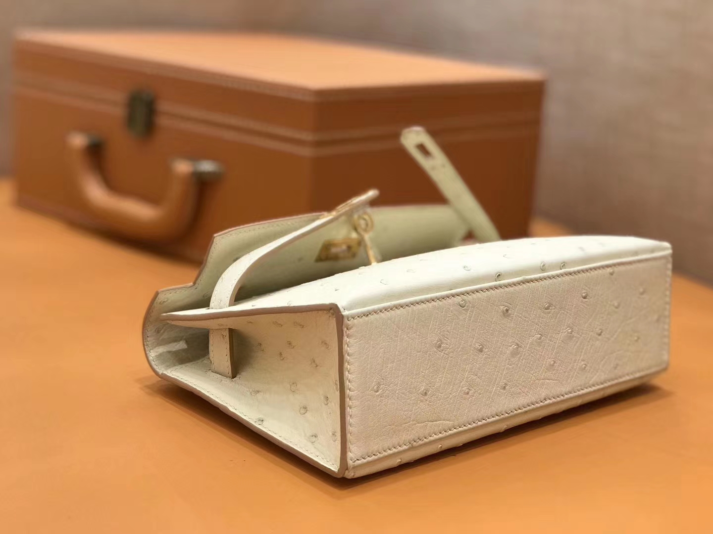 Hermès（爱马仕）Mini kelly 22cm 南非kk级鸵鸟皮 奶昔白 金扣 原版蜜蜡线 顶级手工缝制