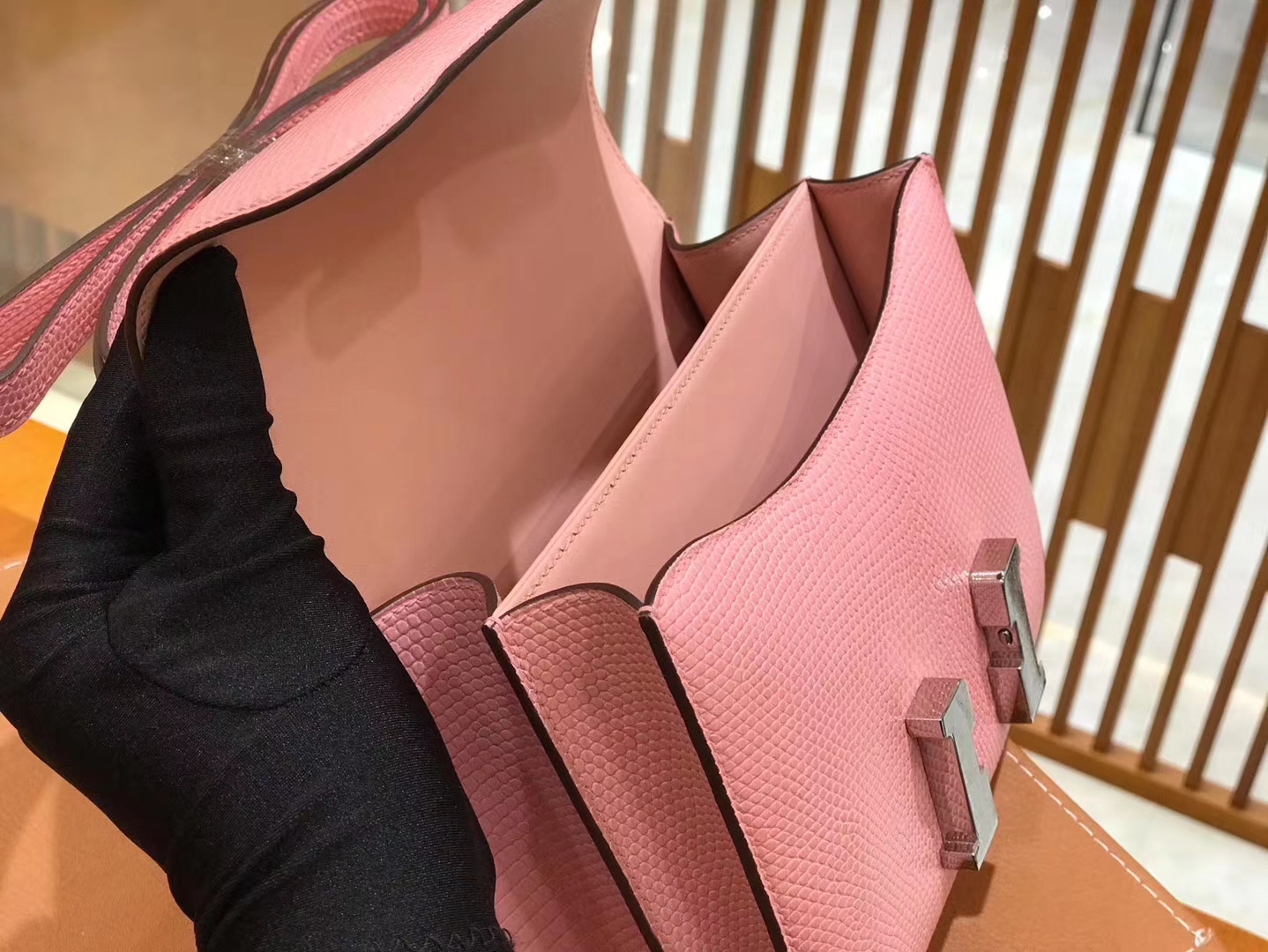 Hermès（爱马仕）Constance 18cm 3Q粉 南非野生蜥蜴皮 银扣 原版蜜蜡线 顶级手缝