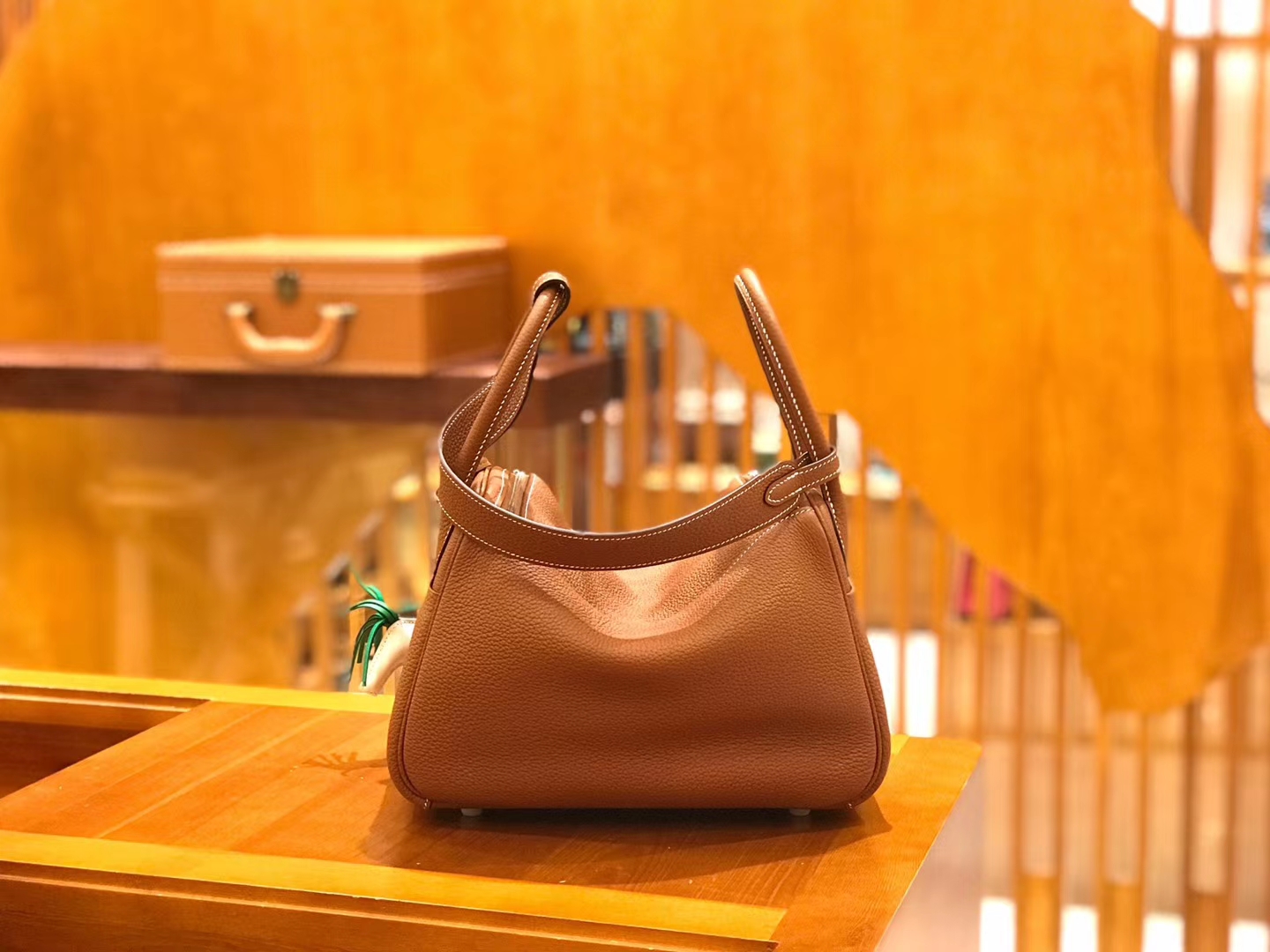 Hermès（爱马仕）Lindy 琳迪包 焦糖棕 Togo牛皮 进口原料 全手工缝制 银扣 26cm