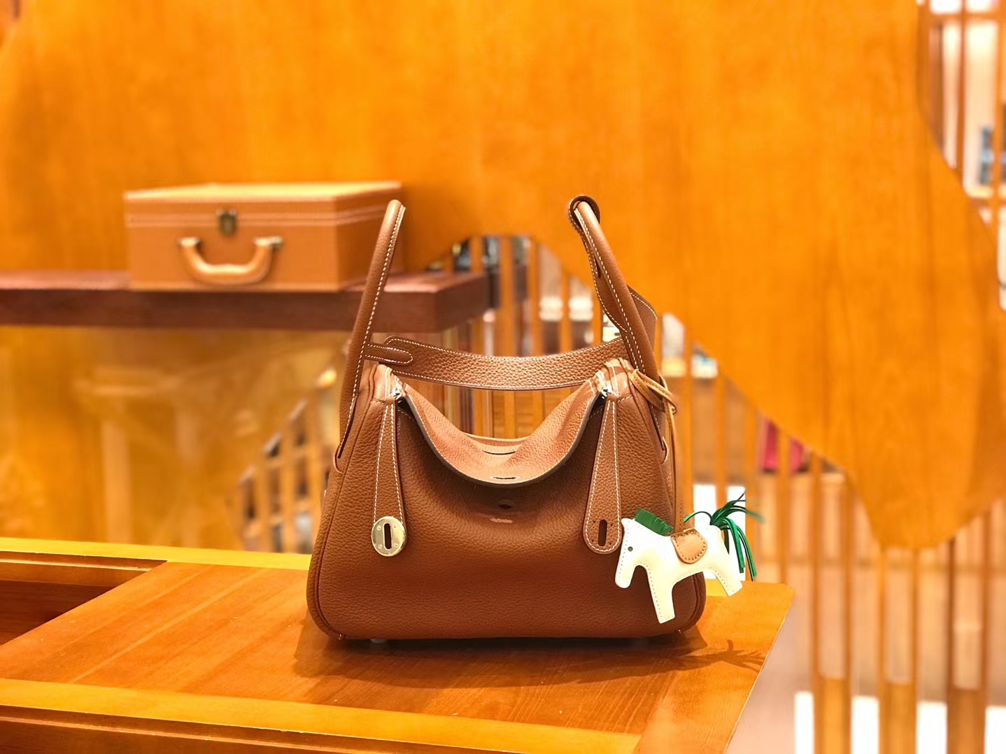 Hermès（爱马仕）Lindy 琳迪包 焦糖棕 Togo牛皮 进口原料 全手工缝制 银扣 26cm
