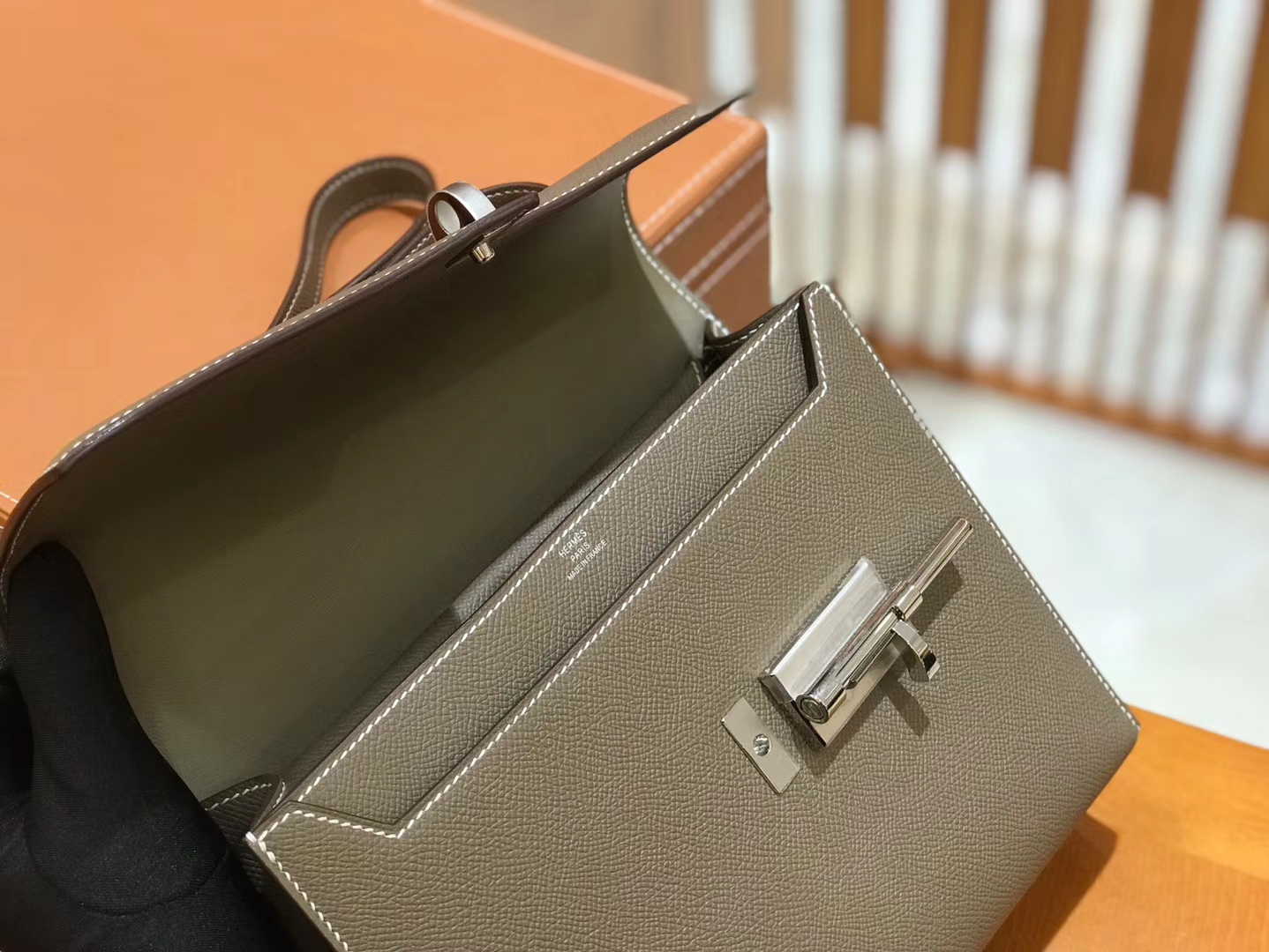 Hermès（爱马仕）Verrou 手枪包 23cm Epsom掌纹皮 大象灰 原版蜜蜡线 顶级手缝工艺