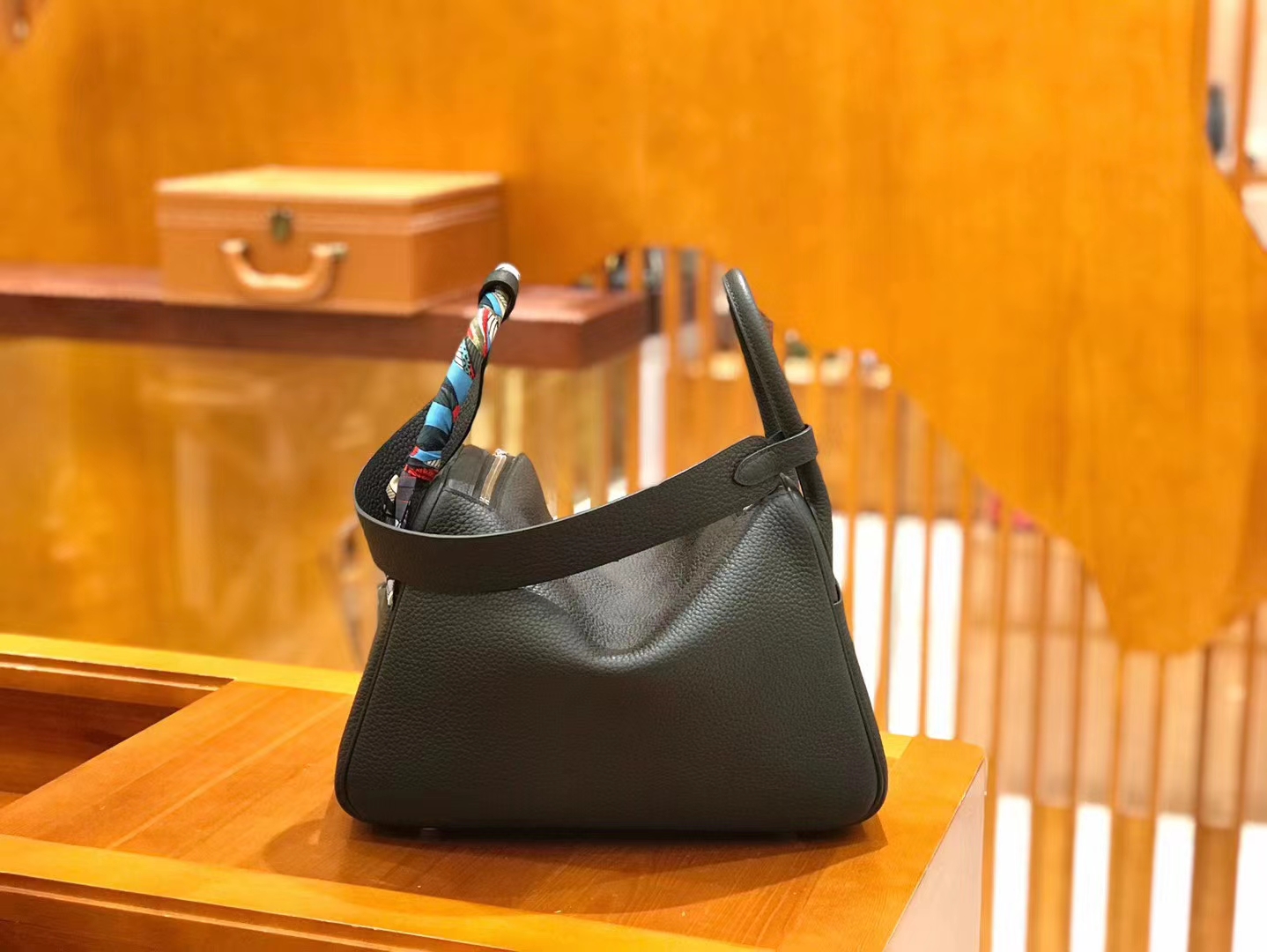 Hermès（爱马仕）Lindy 30cm 经典黑 Togo小牛皮 银扣 原版蜜蜡线 顶级手工缝制