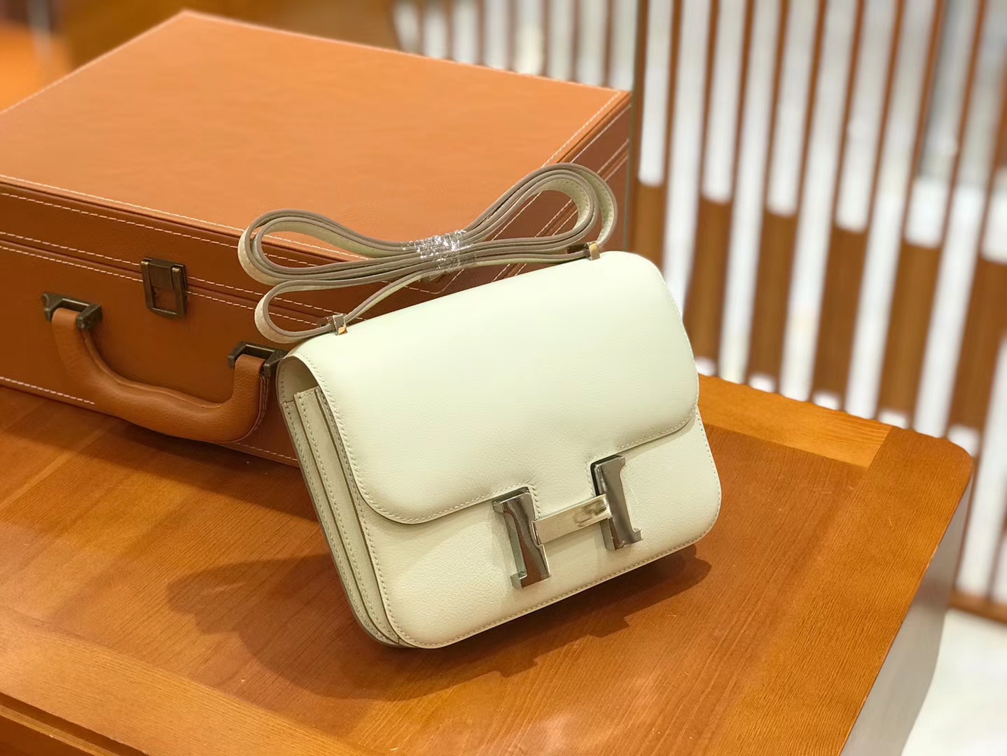 Hermès（爱马仕）Constance 18cm Swift牛皮 奶昔白 银扣 原版蜜蜡线 顶级手工缝制