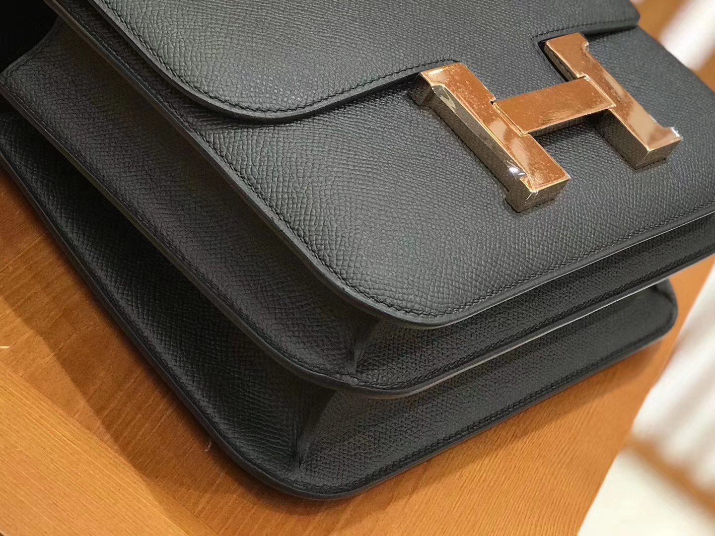 Hermès（爱马仕）Constance 23cm 经典黑 Epsom 掌纹小牛皮 银扣 原版蜜蜡线 顶级手工缝制