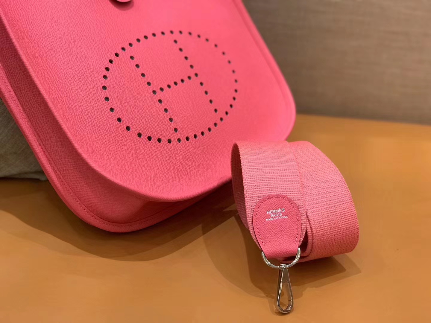 Hermès（爱马仕）伊芙琳 Evelyne 掌纹 唇膏粉 银扣 29cm 全手工缝制