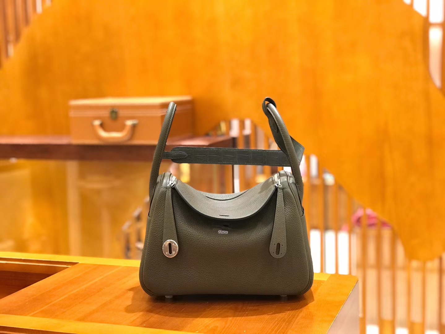 Hermès（爱马仕）Lindy 26cm 锡器灰 小牛皮拼鳄鱼皮 银扣 原版蜜蜡线 顶级手工缝制