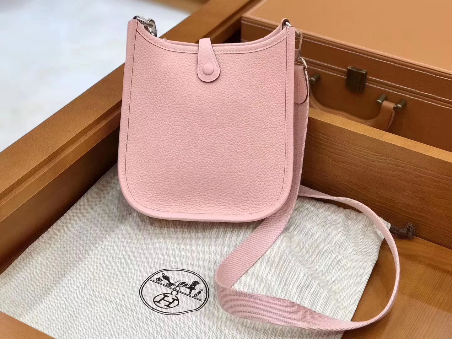 Hermès（爱马仕）伊芙琳 17cm 奶昔粉 TC大牛皮 银扣 原版蜜蜡线 顶级手工 现货