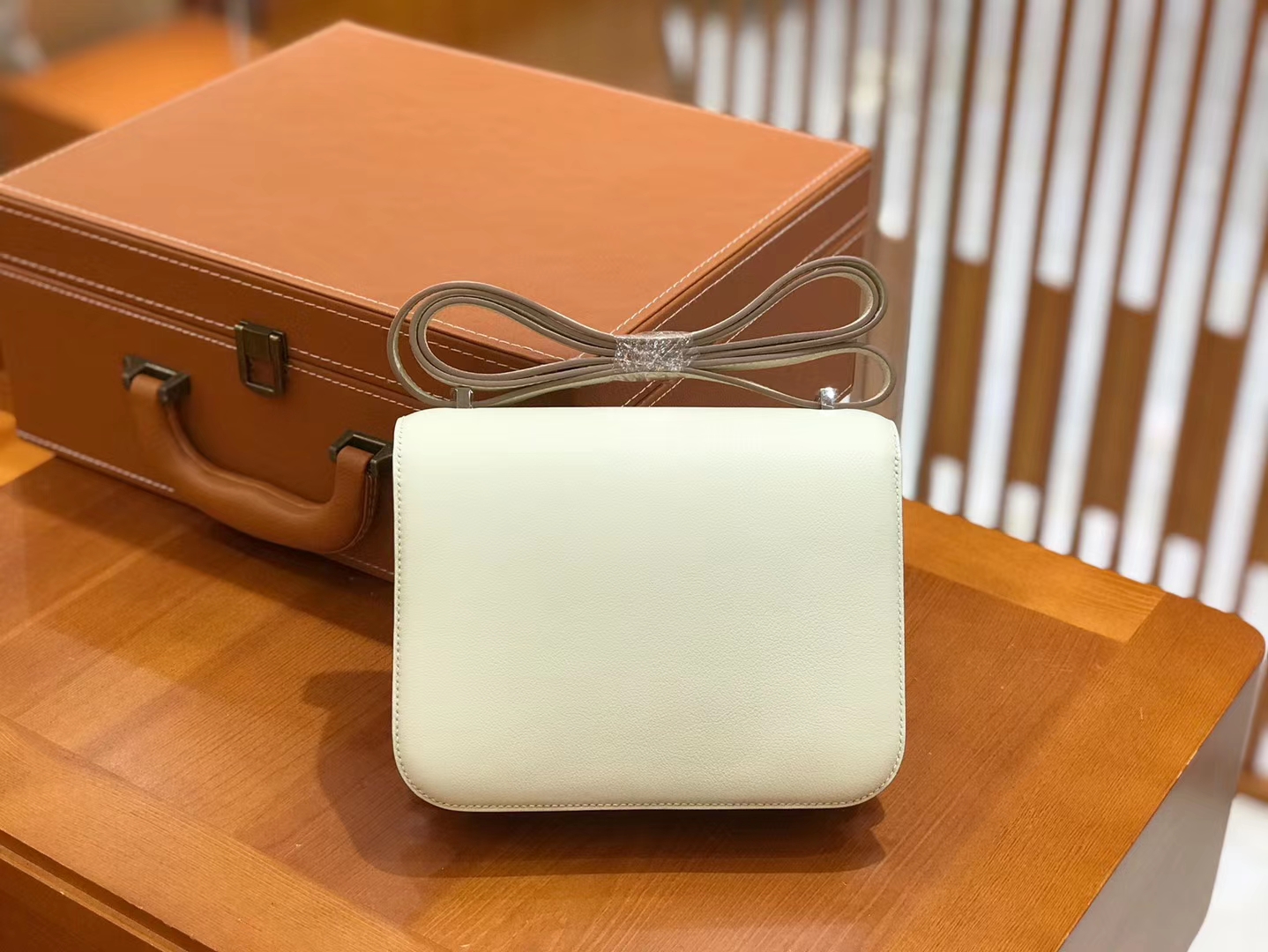 Hermès（爱马仕）Constance 18cm Swift牛皮 奶昔白 银扣 原版蜜蜡线 顶级手工缝制