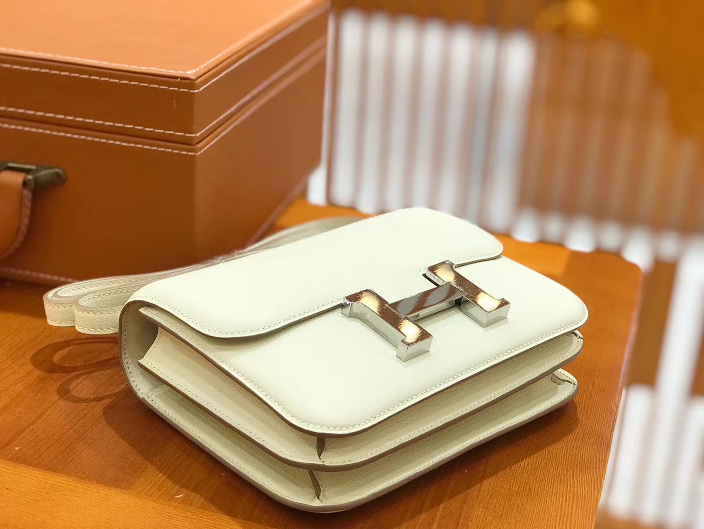 Hermès（爱马仕）Constance 18cm Swift牛皮 奶昔白 银扣 原版蜜蜡线 顶级手工缝制