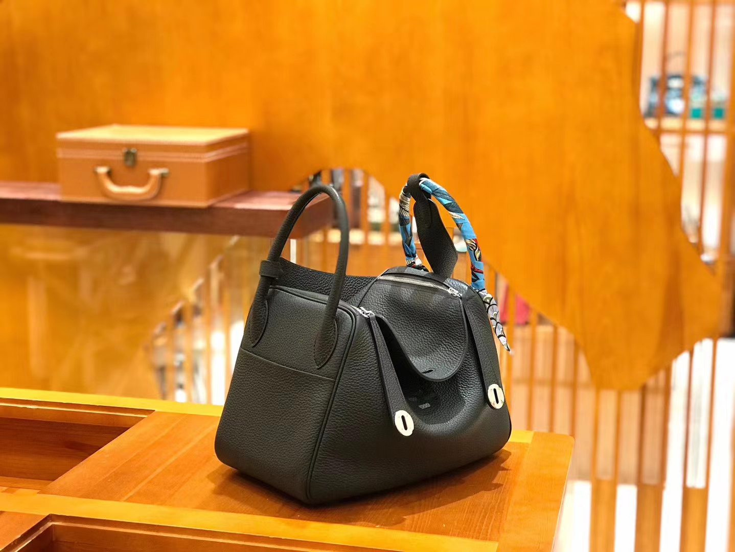 Hermès（爱马仕）Lindy 30cm 经典黑 Togo小牛皮 银扣 原版蜜蜡线 顶级手工缝制