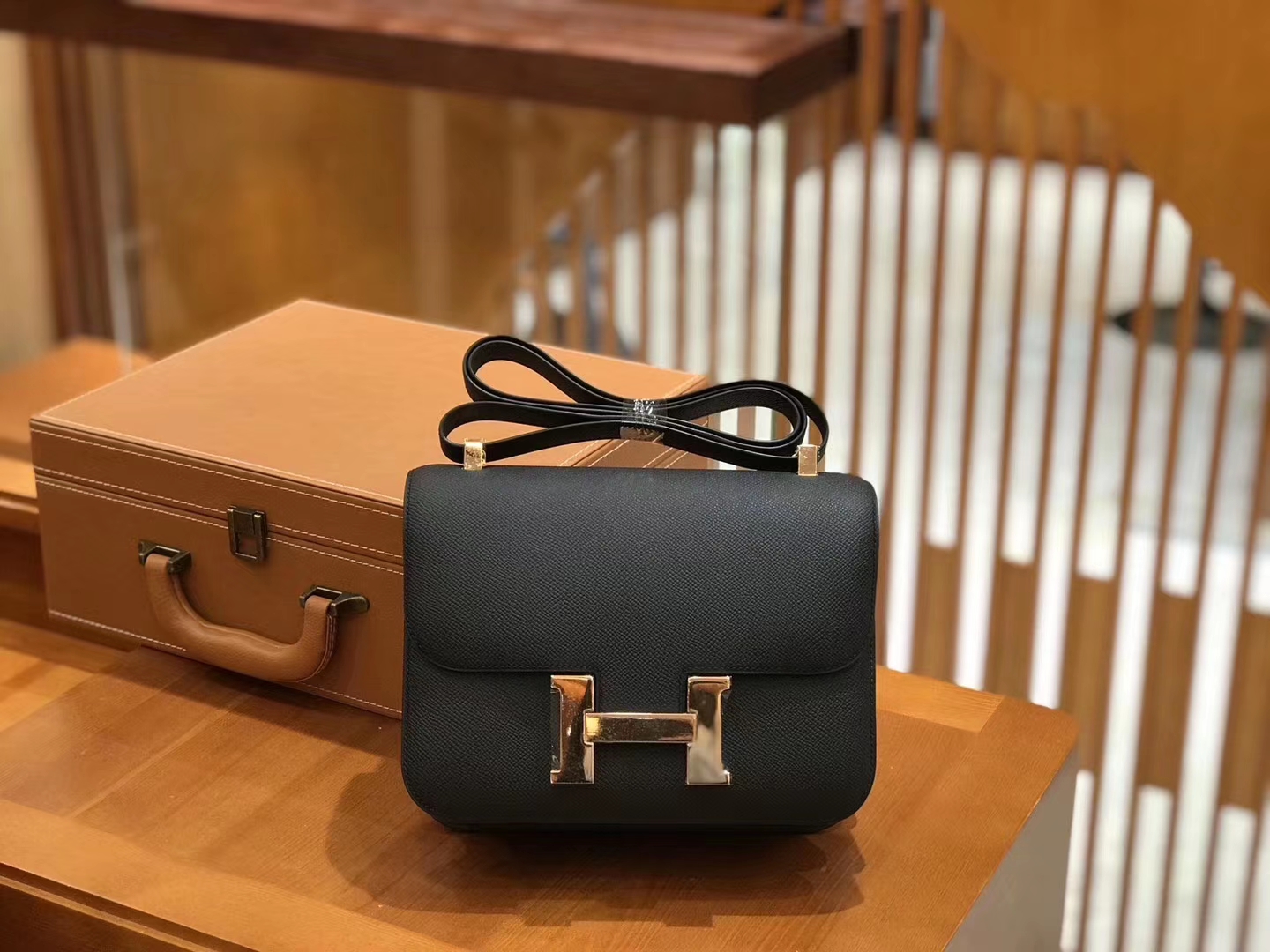 Hermès（爱马仕）Constance 23cm 经典黑 Epsom 掌纹小牛皮 银扣 原版蜜蜡线 顶级手工缝制