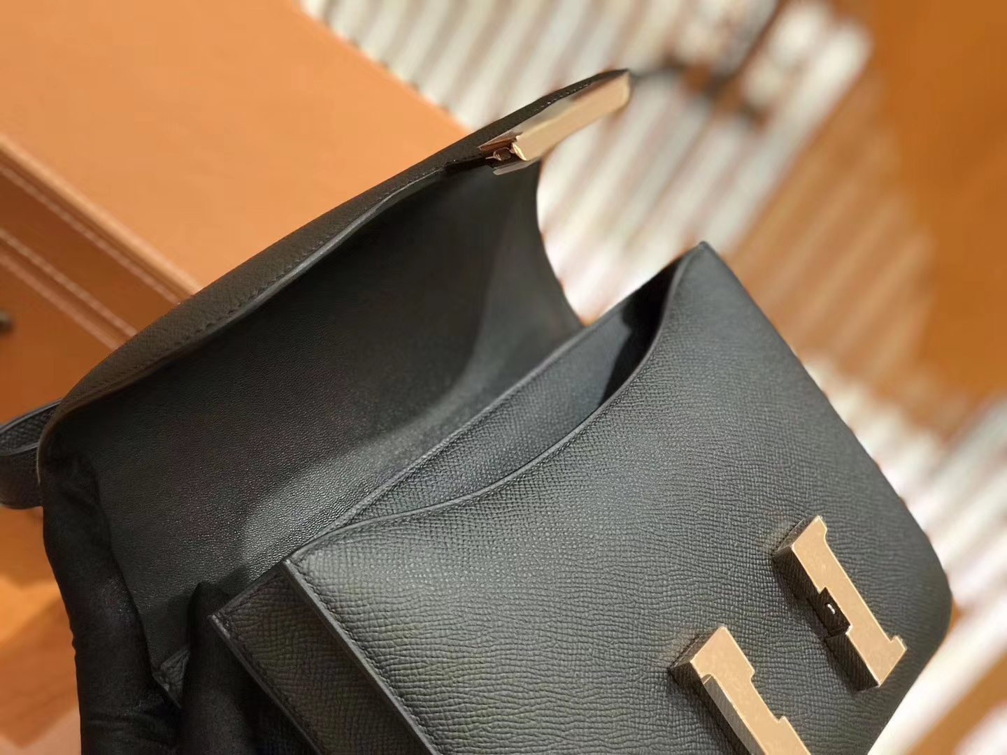 Hermès（爱马仕）Constance 23cm 经典黑 Epsom 掌纹小牛皮 银扣 原版蜜蜡线 顶级手工缝制
