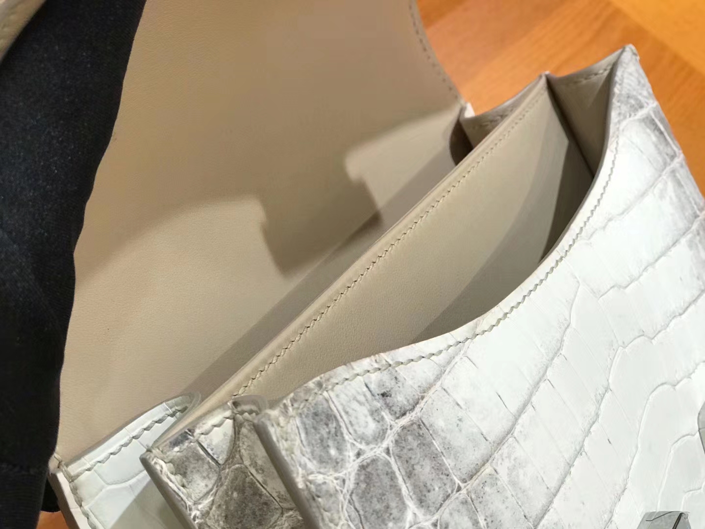 Hermès（爱马仕）Constance 18cm 喜马拉雅 一级尼罗鳄鱼皮 银扣 原版蜜蜡线 顶级手工缝制