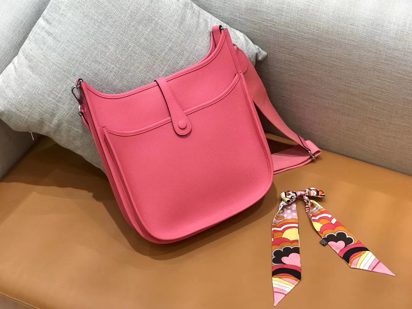 Hermès（爱马仕）伊芙琳 Evelyne 掌纹 唇膏粉 银扣 29cm 全手工缝制