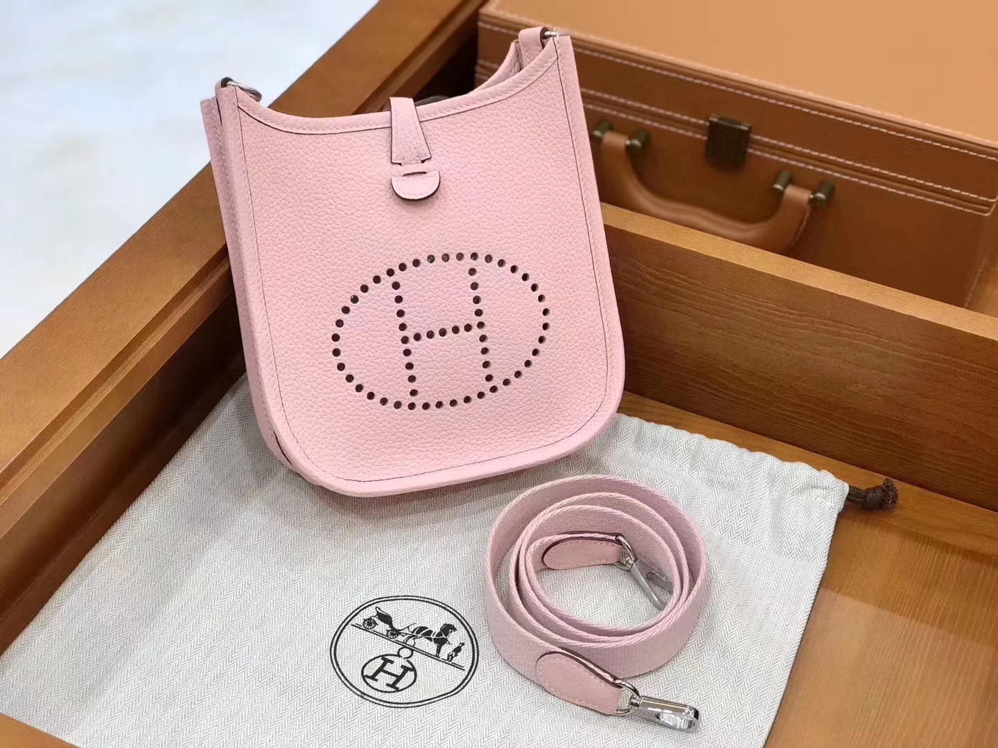 Hermès（爱马仕）伊芙琳 17cm 奶昔粉 TC大牛皮 银扣 原版蜜蜡线 顶级手工 现货