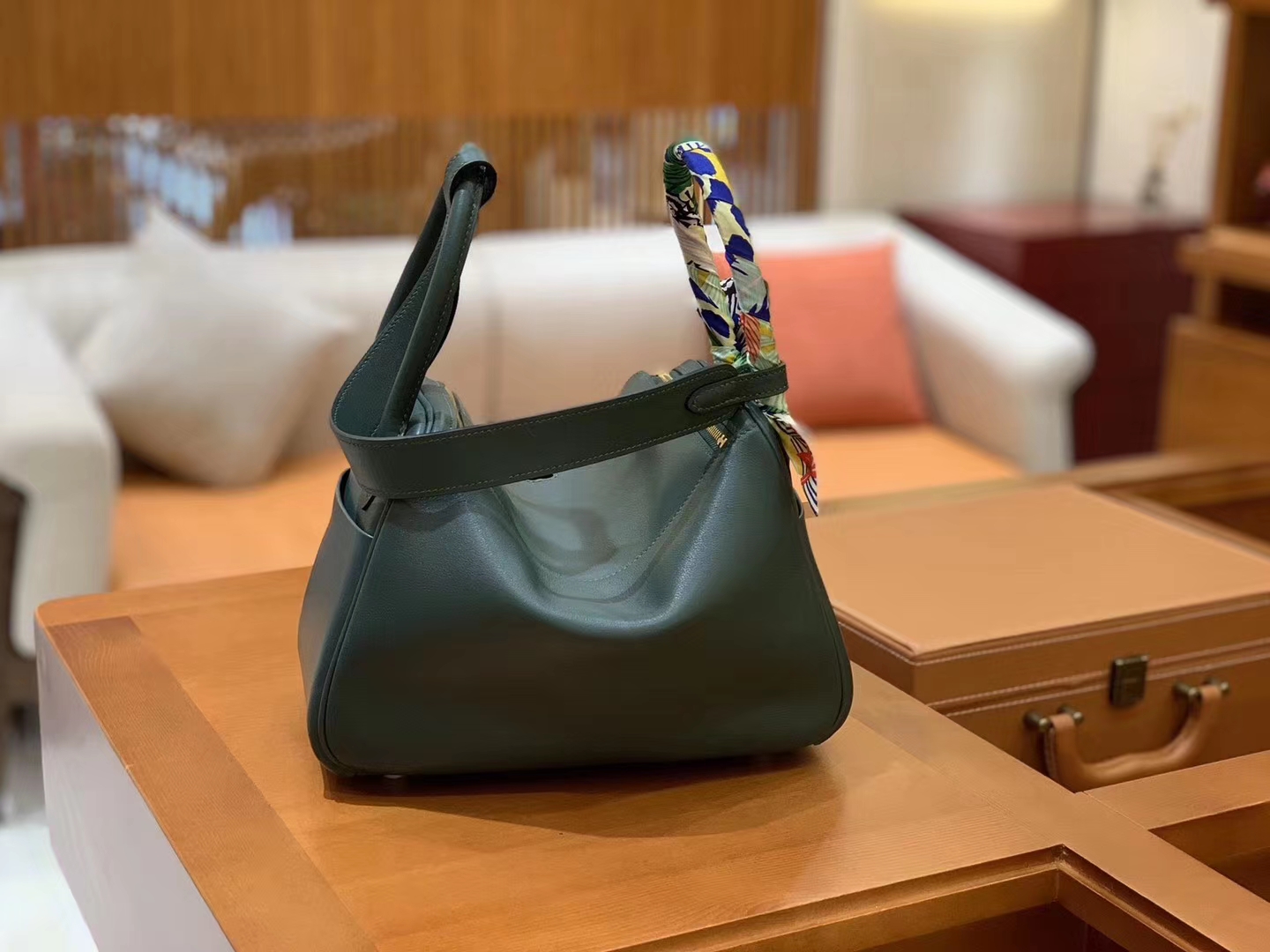 Hermès（爱马仕）Lindy 26cm 松柏绿拼丝绒绿 Swift 牛皮 银扣 原版蜜蜡线 顶级手工缝制