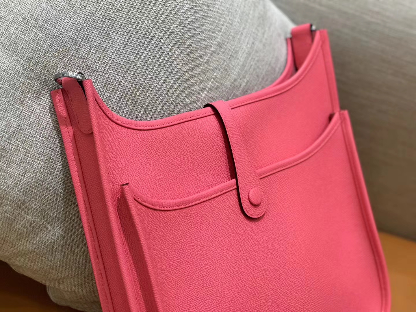 Hermès（爱马仕）伊芙琳 Evelyne 掌纹 唇膏粉 银扣 29cm 全手工缝制