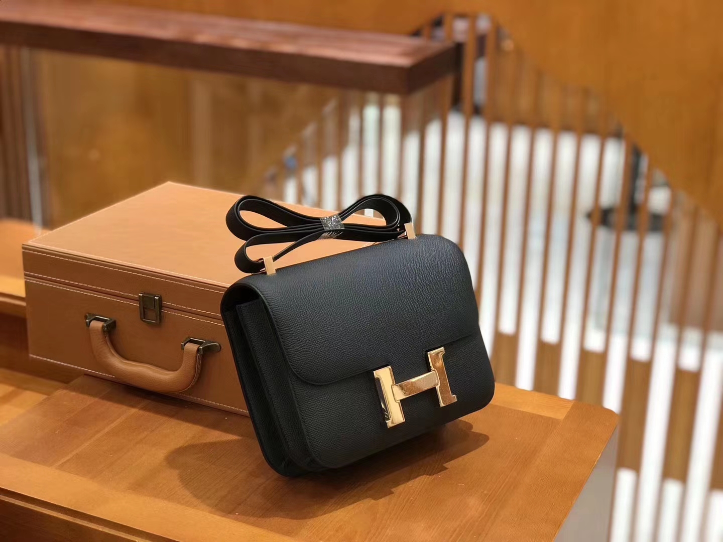 Hermès（爱马仕）Constance 23cm 经典黑 Epsom 掌纹小牛皮 银扣 原版蜜蜡线 顶级手工缝制