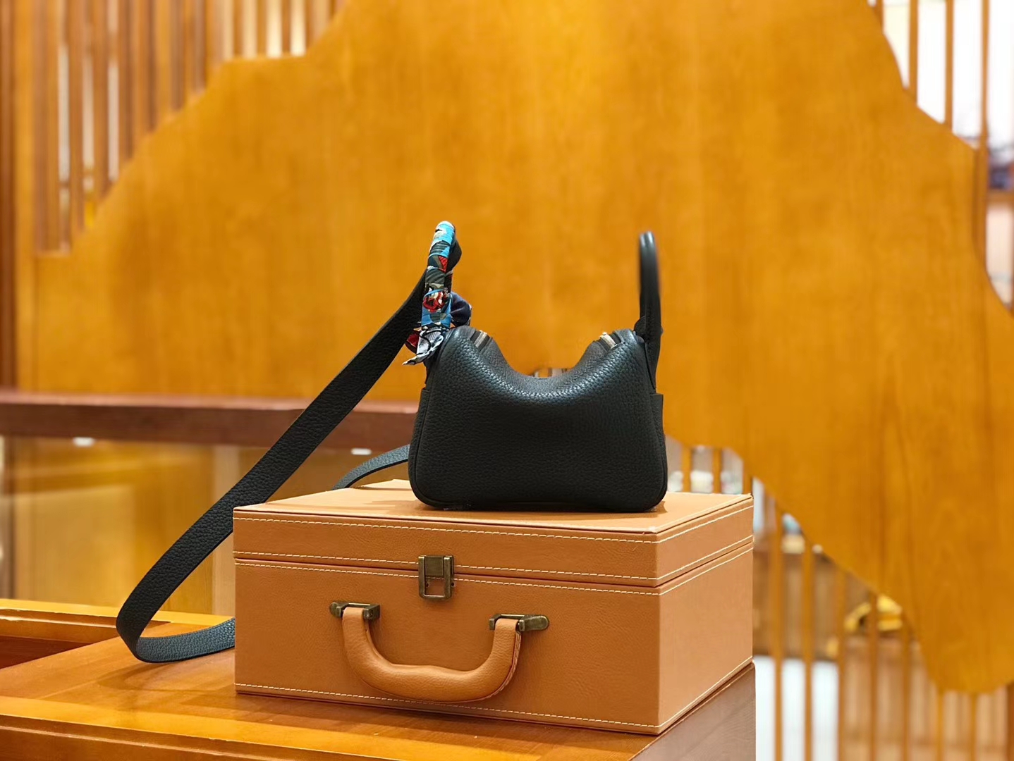 Hermès（爱马仕）Lindy 18cm 经典黑 Togo牛皮 银扣 原版蜜蜡线 顶级手工